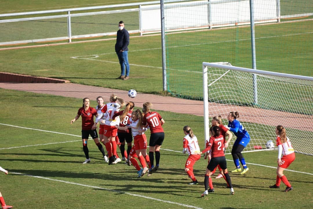 Sparta - Pardubice 7:1.

? Radka Paulenová nastoupila v 1. lize žen poprvé v kariéře
? Natálie Kavalová skórovala poprvé v této sezóně
? Lucie Martínková dala čistý hattrick
? Tři branky zařídily střídající hráčky

? Reportáž na Sparta.cz

#acsparta #myjsmesparta #holkytaky #zenyfotbal